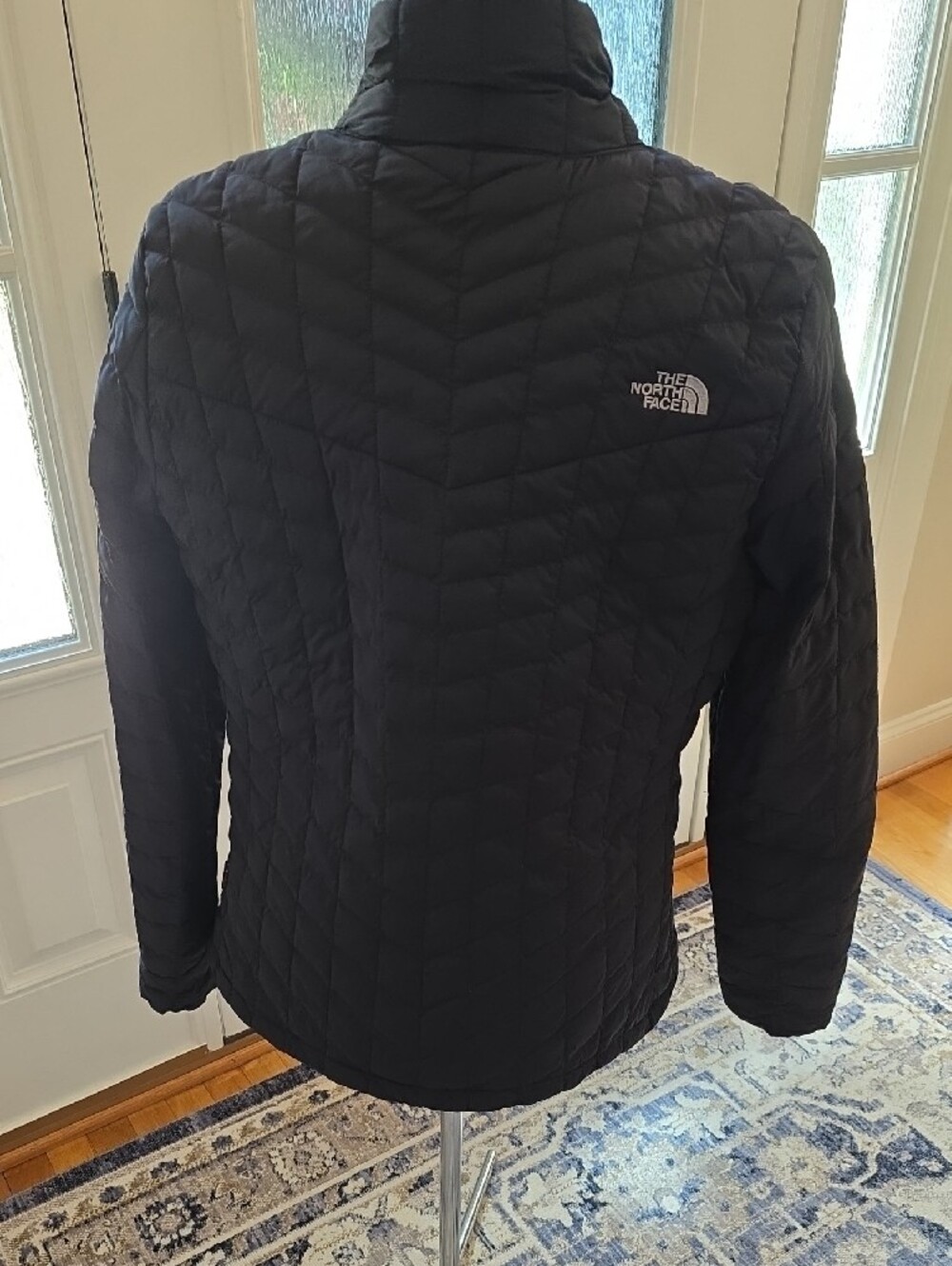 The North Face Women's Black Thermoball Jacket XL - Picture 9 of 9